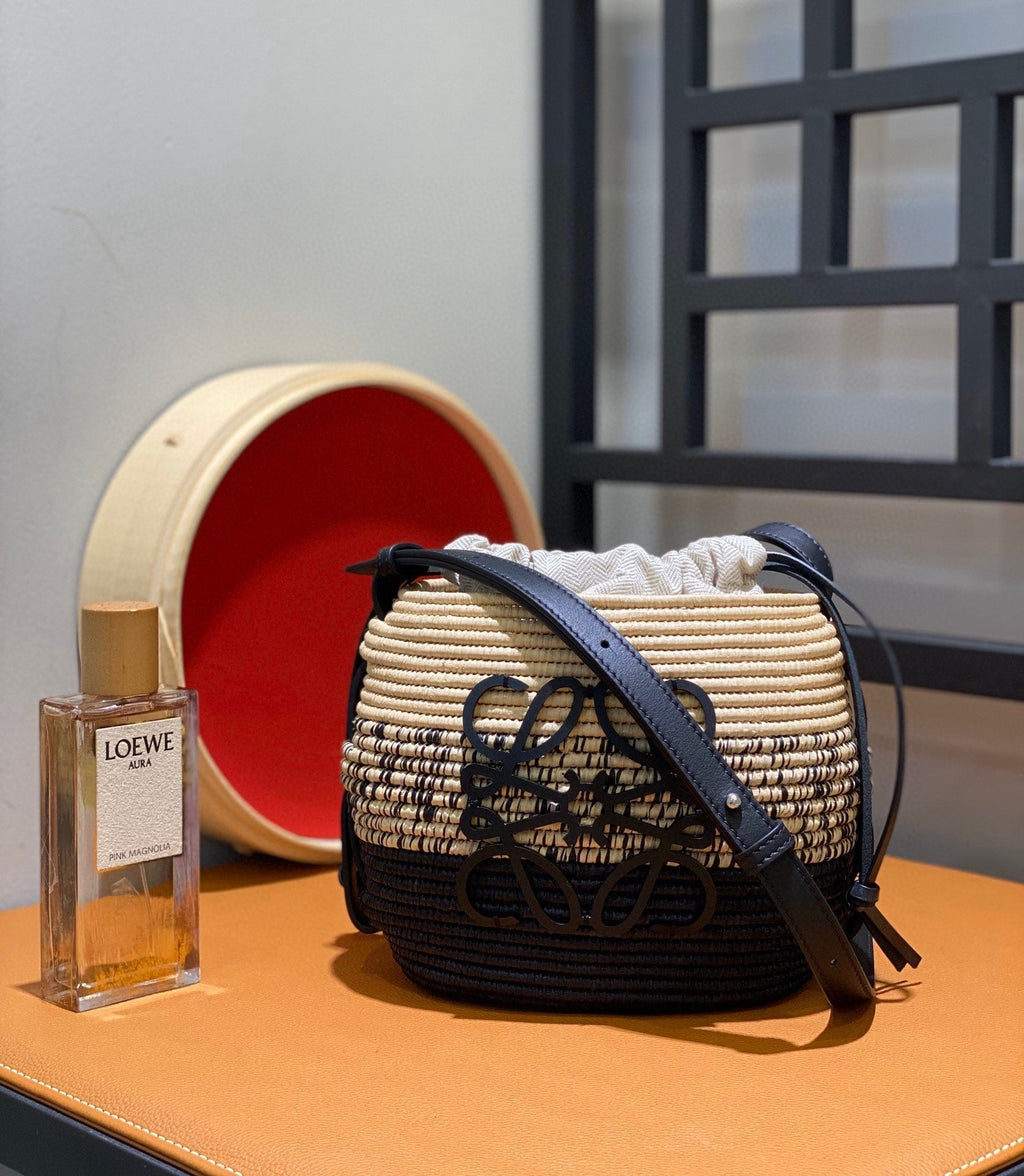 LOE 18 ANAGRAM BASKET BAG IN BLACK AND NATURAL RAFFIA
