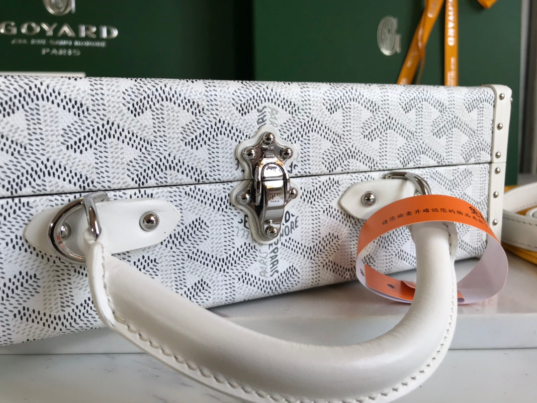 GRAND HÔTEL TRUNK BAG 24 IN WHITE GOYARDINE CANVAS AND CALFSKIN