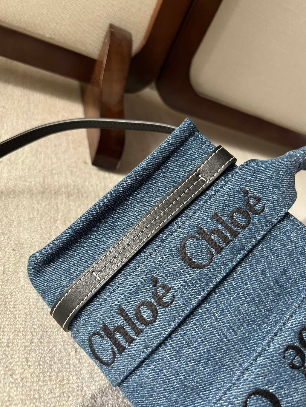 MINI WOODY TOTE BAG 20 IN BLUE DENIM BLACK CALFSKIN
