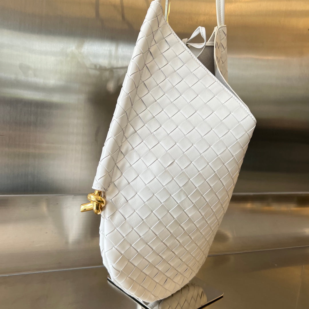 MEDIUM SOLSTICE 44 WHITE LAMBSKIN