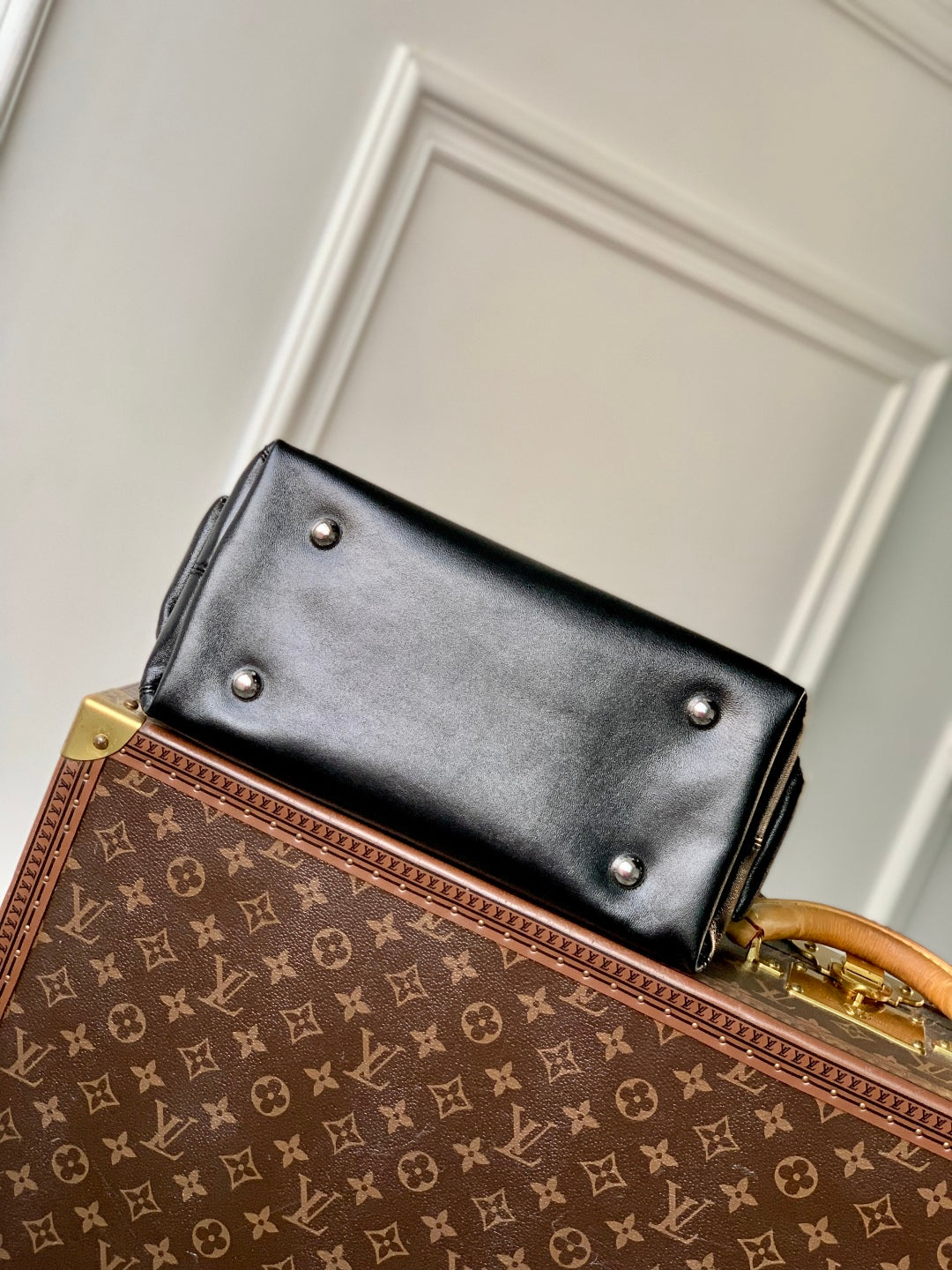 LOUIS VUITTON CARRYALL CARGO VIBE PM 33.5 IN BLACK LAMBSKIN COLORFUL MONOGRAM TAG