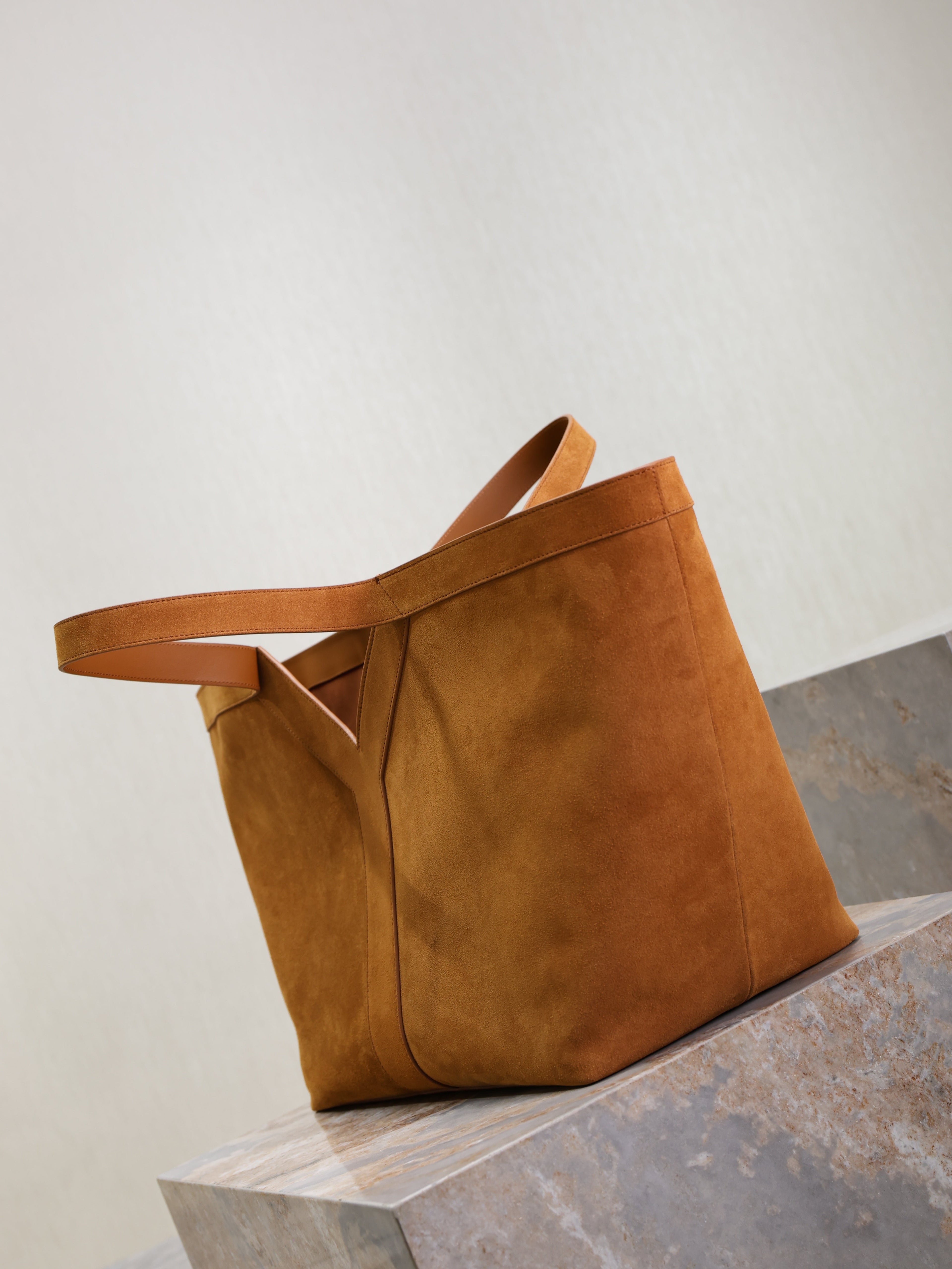 YSL 25S Y MAXI TOTE 50 IN CARAMEL SUEDE GOLD HARDWRE