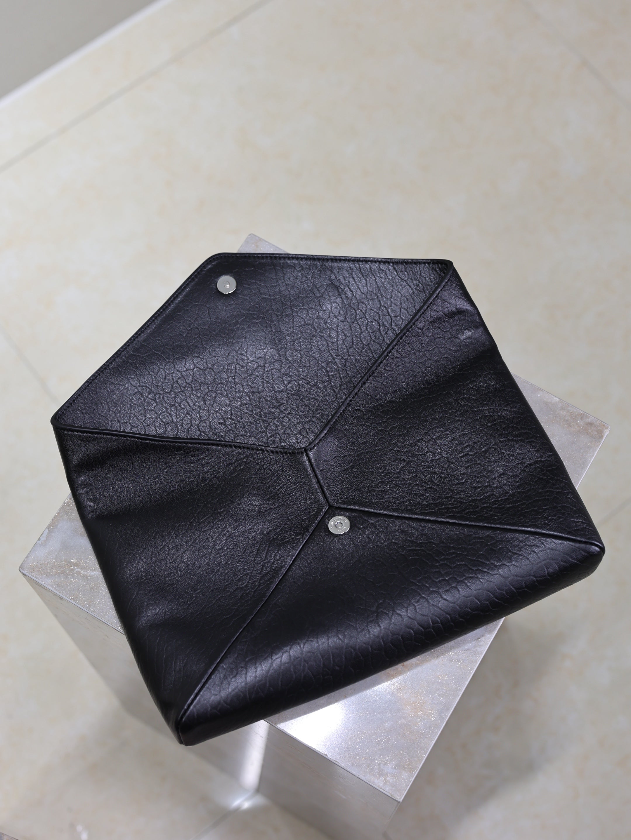 YSL 25S CASSANDRE LARGE ENVELOPE POUCH 29 IN BLACK CALFSKIN GRAY HARDWARE