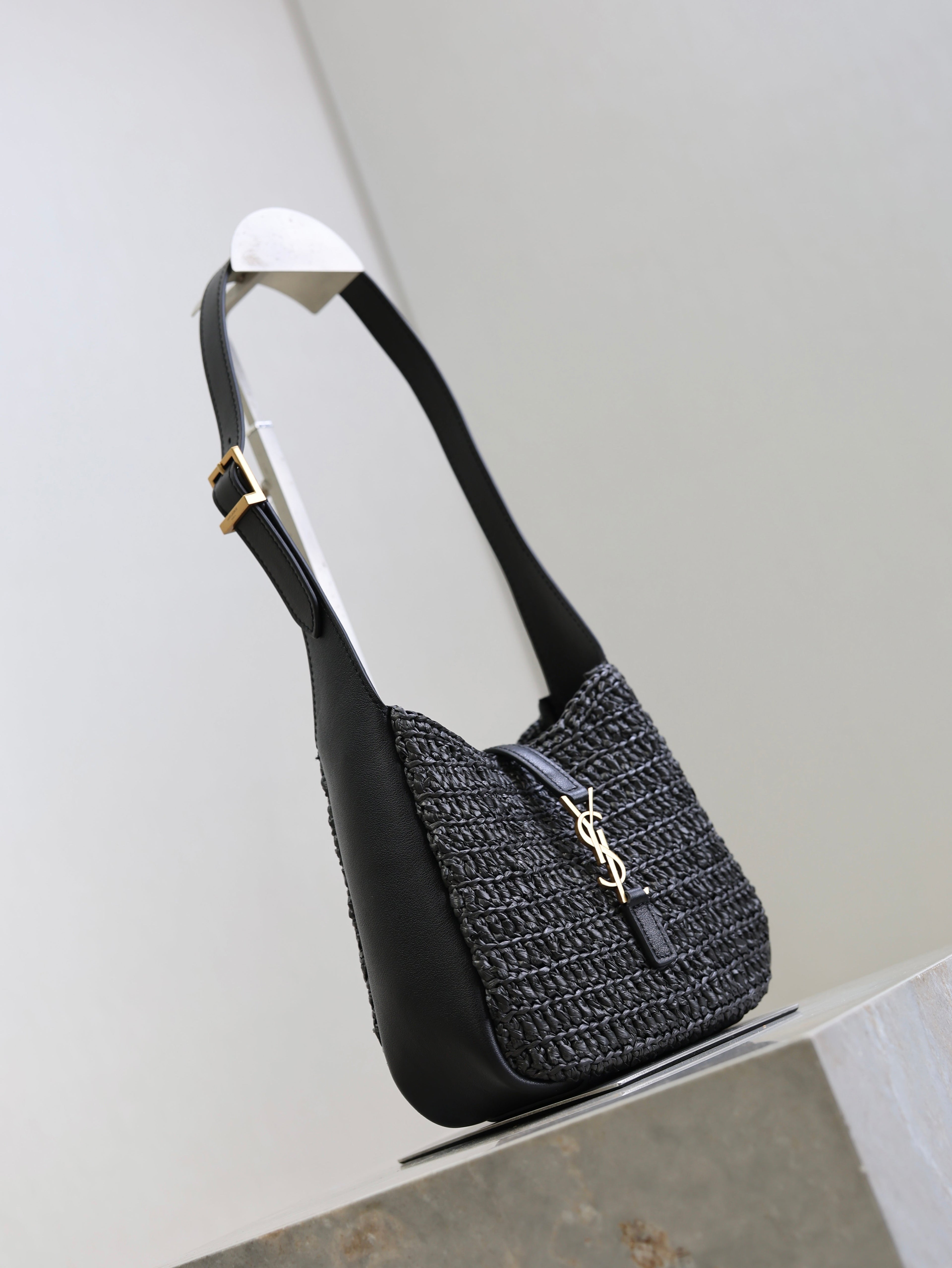 YSL 25S LE 5 À 7 SUPPLE SMALL 16 IN BLACK RAFFIA AND LEATHER GOLD HARDWRE