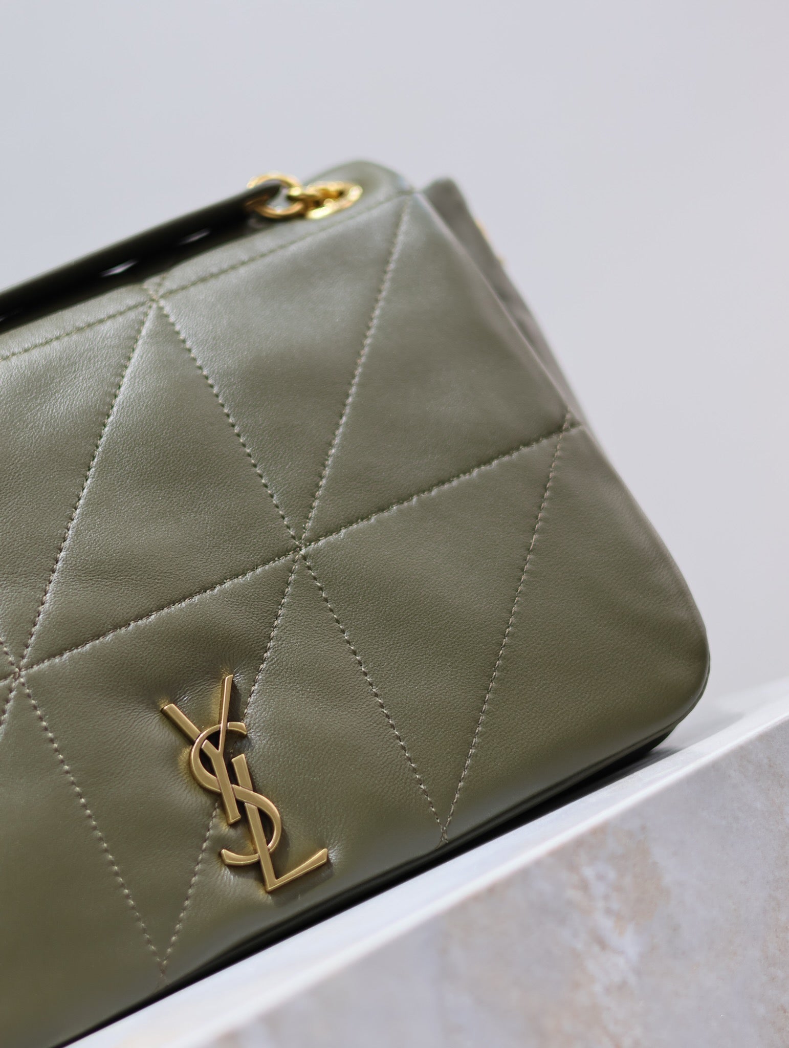 YSL 25S JAMIE 25 IN LIGHT MUSK LAMBSKIN GOLD HARDWRE