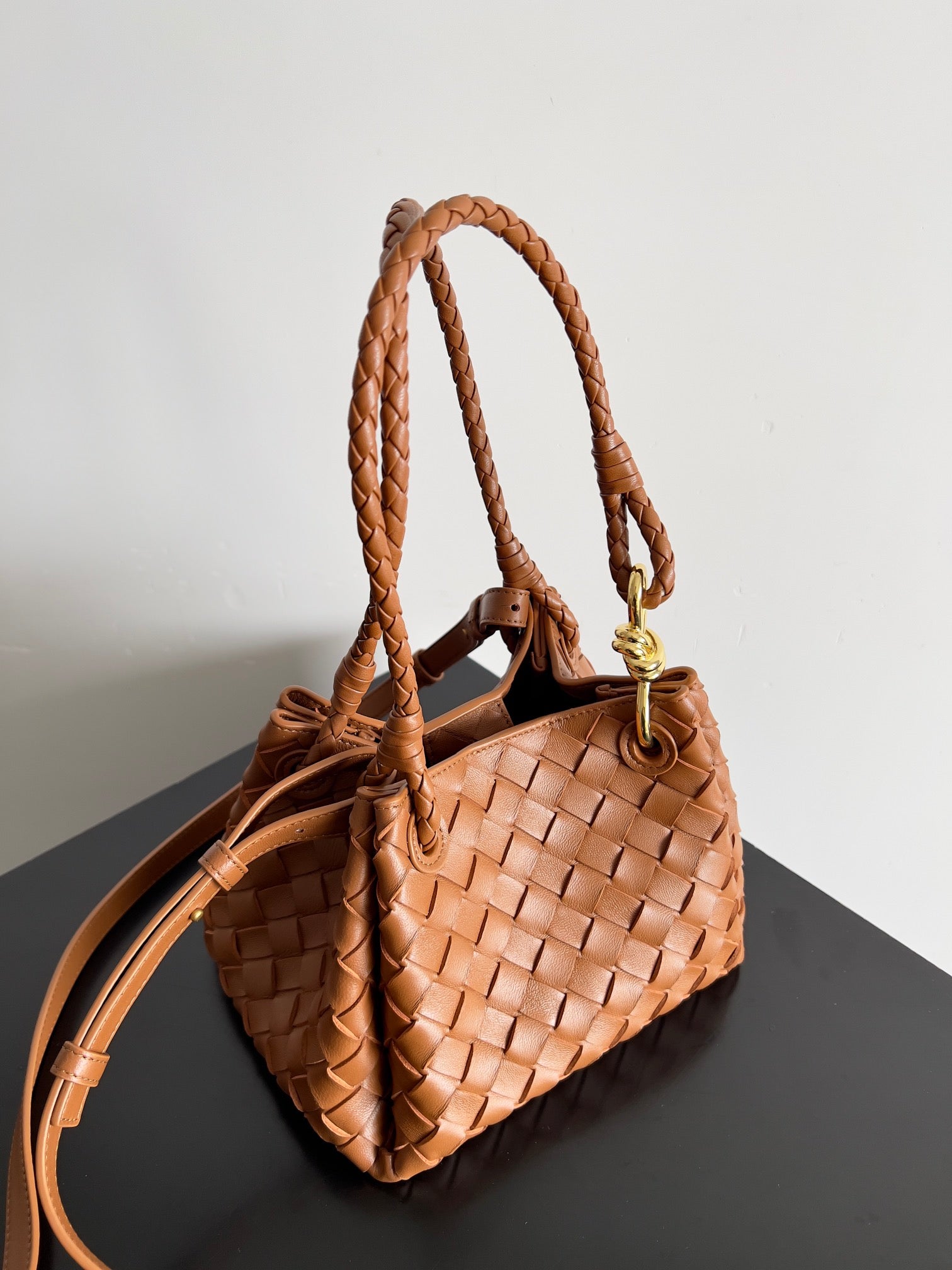 BV Small Parachute 21 Tan Lambskin Ghw