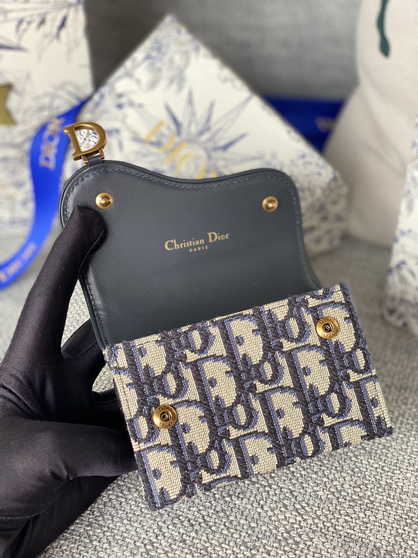 SADDLE LOTUS WALLET 11 IN BLACK MONOGRAM OBLIQUE JACQUARD