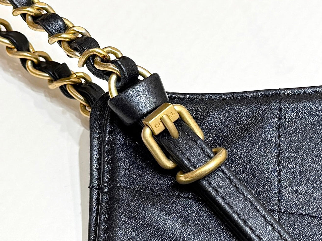 CHANEL MEDIUM MAXI SHOPPING BAG 47 IN BLACK CALFSKIN GOLD-TONE METAL