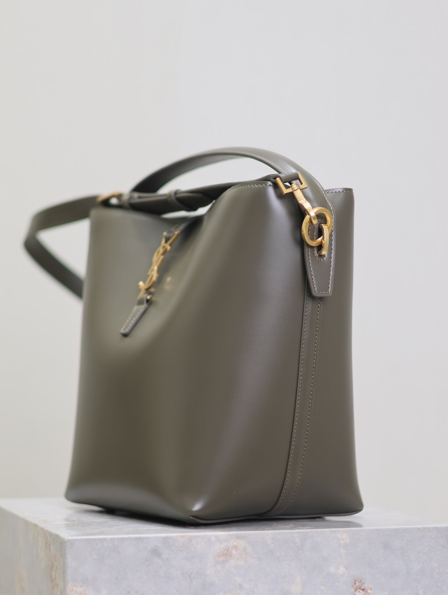 YSL 25S LE 5 À 7 BUCKET 26 IN DARK OLIVE CALFSKIN GOLD HARDWARE