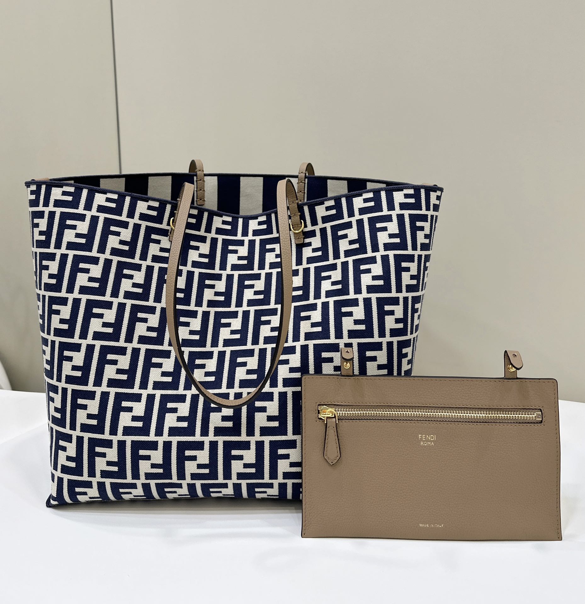 LARGE ROLL 33 IN MIDNIGHT BLUE MIX WHITE JACQUARD FABRIC